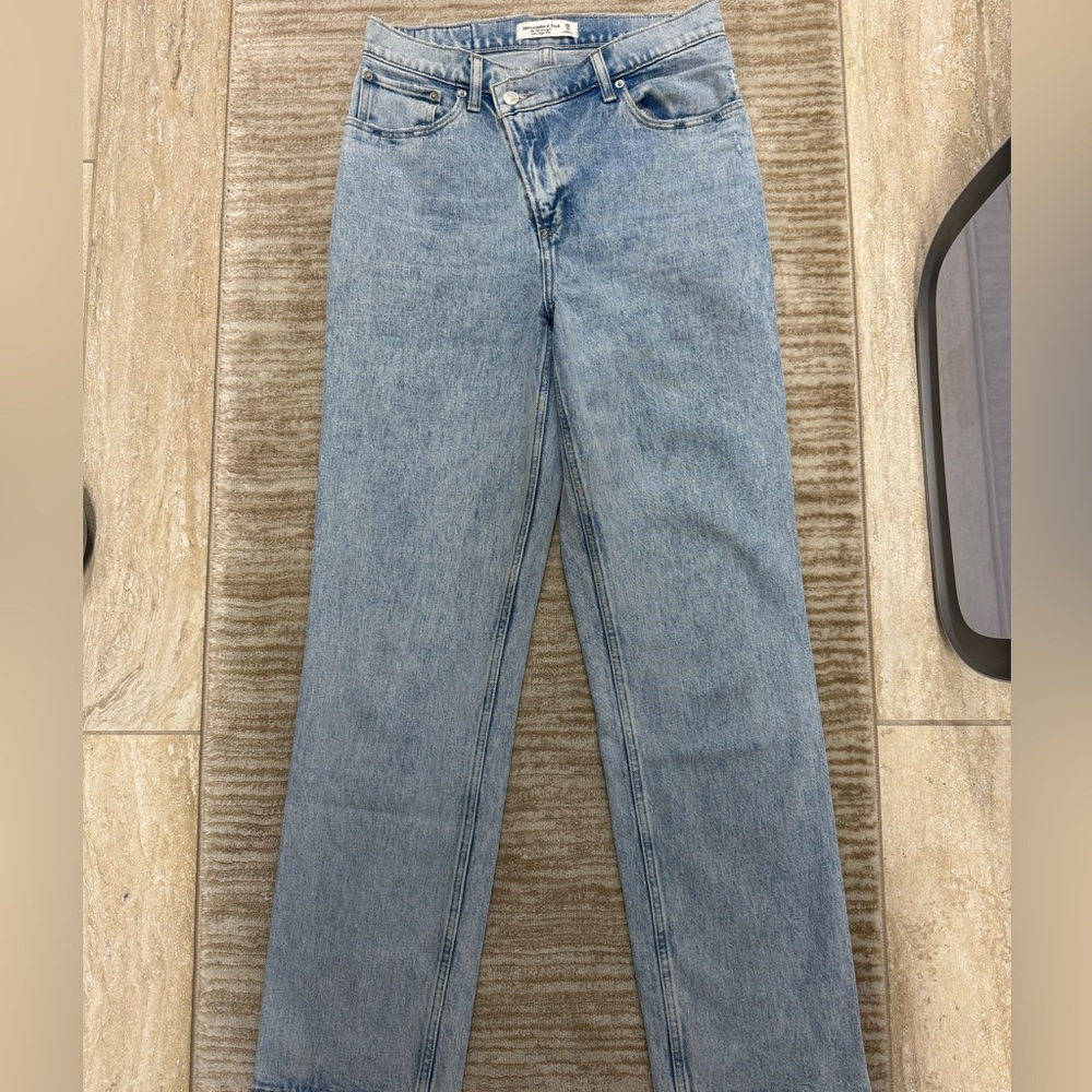 Abercrombie 90s Straight Ultra High Rise Crossover Waistband Jeans